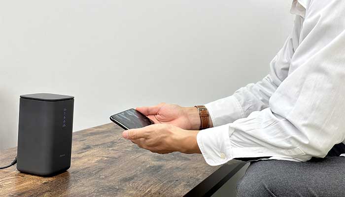 home5G(HR02)で動画視聴が快適かどうかを検証している写真
