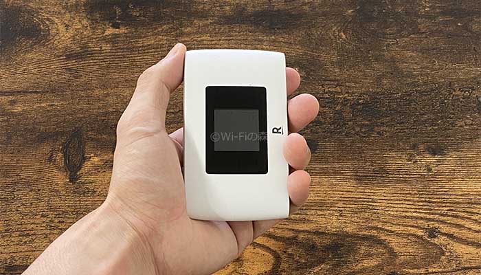 Rakuten WiFi Pocket 2Bは手のひらサイズのコンパクトなモバイルルーター