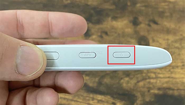 Rakuten WiFi Pocket 2Bの電源を入れる